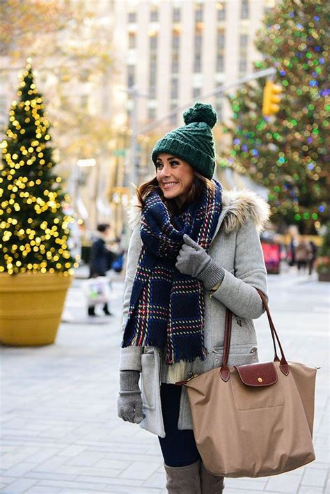 32 Cold Weather Accessories We Are Gifting Ourselves - The Everygirl | New york outfits, New ...