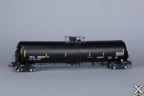 TILX HO Trinity 31K Crude Oil Tank Car - ScaleTrains.com