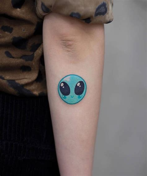 19 of the Best Alien Head Tattoos Ever | Alien tattoo, Head tattoos ...