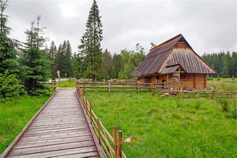 Traditional Wooden House Architecture in Zakopane Stock Image - Image of beautiful, rest: 32002131