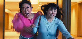 Awkwafina & Sandra Oh in Fun Gameshow Comedy 'Quiz Lady' Trailer | FirstShowing.net