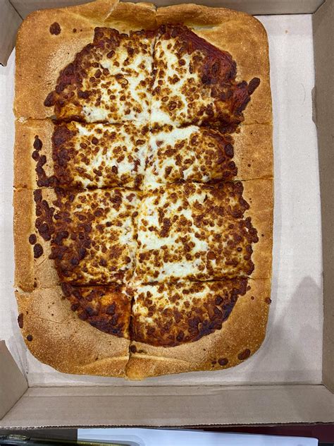 I ordered a cheese pizza from Pizza Hut and this is what I got 😂 : r/pizzahut