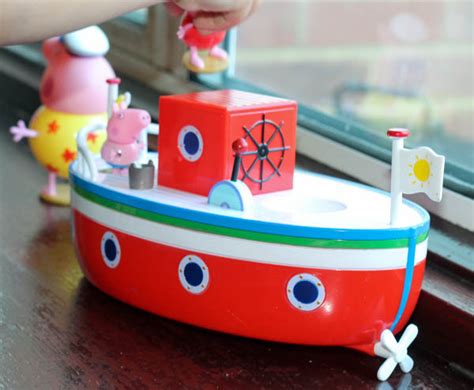 Peppa Pig : Grandpa Pig's Holiday Boat Review - In The Playroom