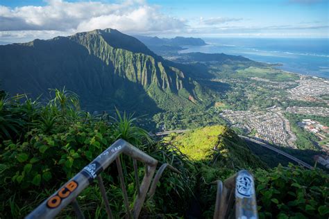 Hiking the Stairway to Heaven (Haʻikū Stairs) Trail on Oʻahu: What You ...