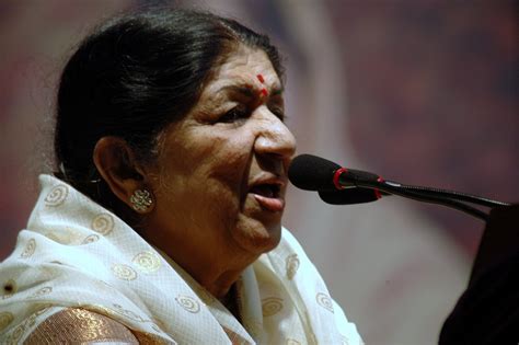 Lata Mangeshkar gets Legendary Award