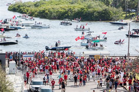 Tampa Bay Buccaneers Super Bowl Boat Parade Pictures