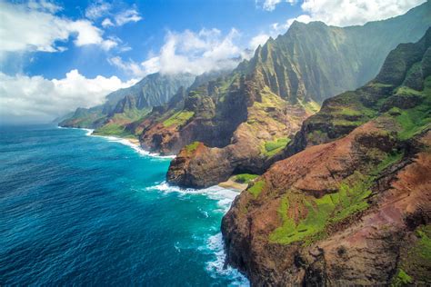 A big storm hit Kauai, spawning another issue: Are tourists wrecking the island? - Los Angeles Times