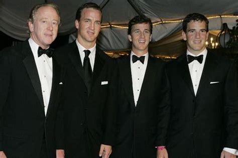 Cooper Manning-married or not-footballer-fox-host-wife-children-brothers