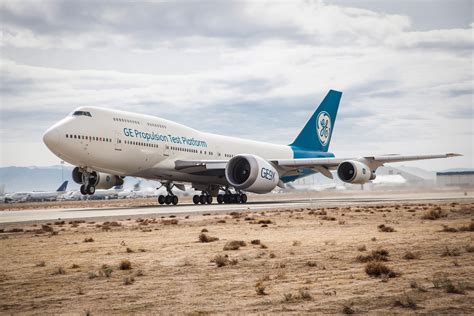 Watch GE's huge GE9X jet engine ace its first flight test - SlashGear