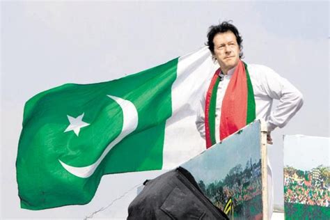 Pakistan: Imran Khan invites Kapil Dev, Gavaskar, Aamir Khan to his ...