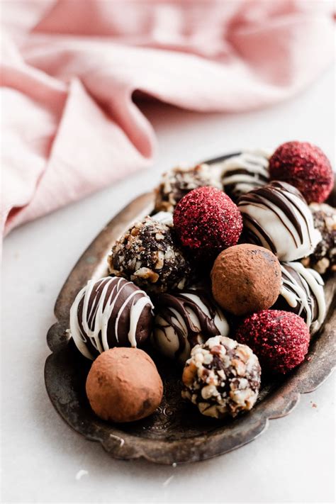 Easy Truffle Recipe: Chocolate Truffles for V-Day - Lulus.com Fashion Blog