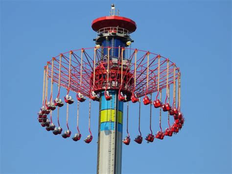 Ride Breakdown at Knott's Berry Farm Leaves People Dangling 300 Feet Up ...