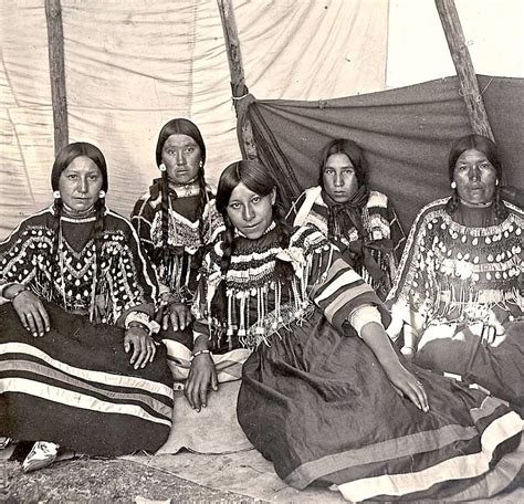 Blackfeet women. Early 1900s. Montana. Photo by N.A. Forsyth. | Native american peoples, Native ...