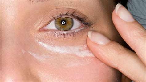 How to Get Rid of the Appearance of Puffy Eyes - No 7