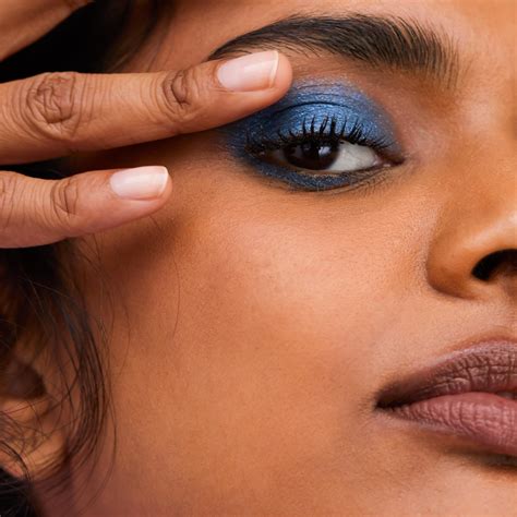 We're lovin' this cobalt blue eye look on Monica.