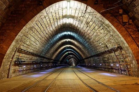 Tunnel Engineering | Modern Tunneling Methods, Hazards of Tunnel Construction