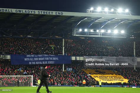 Fans of Everton protest against the Premier League calling them... News Photo - Getty Images