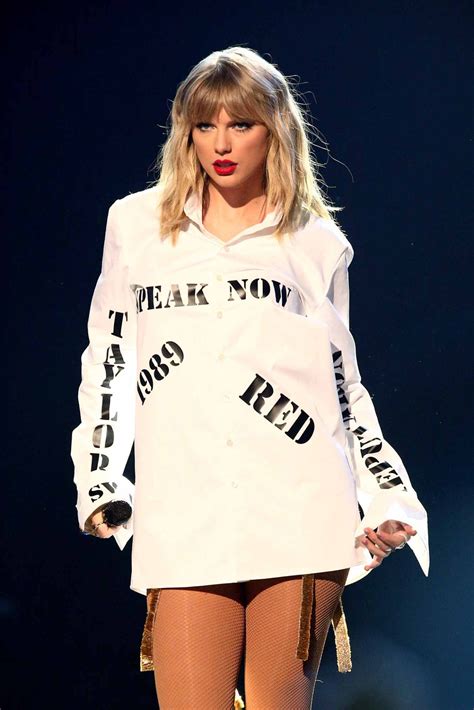 Taylor Swift sends a message with 2019 AMAs performance shirt