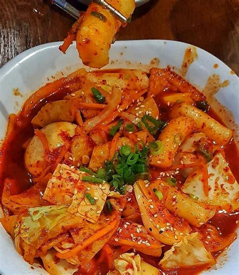 Tteokbokki tteokbokki makanan khas korea rasanya pedas manis Uuuunch #sedep #makanenak 🔥🔥😍😍 ...