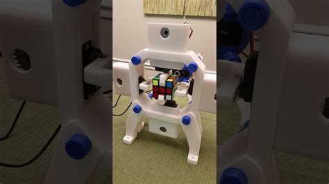 Rubik's Cube Solver Robot - YouTube