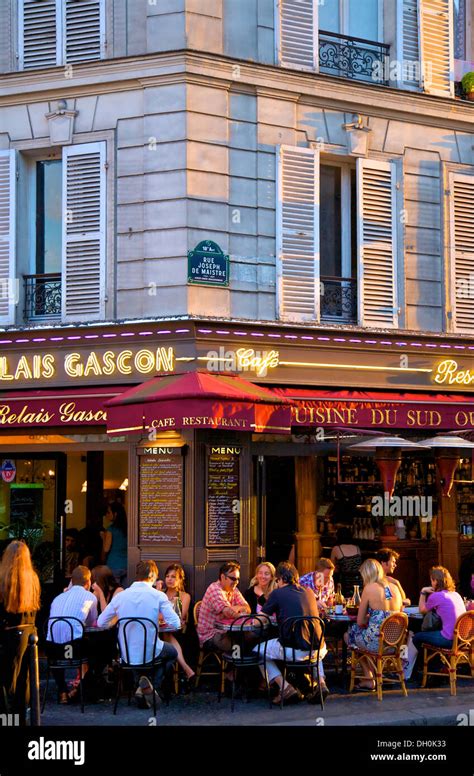 Restaurant in Montmartre, Paris, France Stock Photo - Alamy