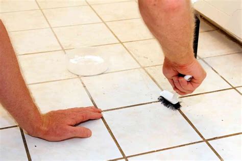 How To Paint Grout Lines (4 Easy Steps)