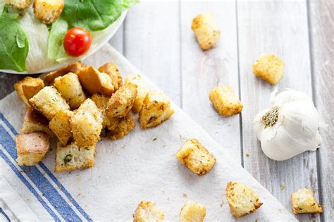 Homemade Garlic Croutons - The Gracious Wife