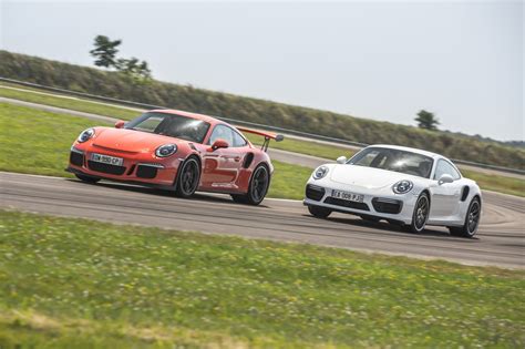 Essai 911 Turbo S vs 911 GT3 RS : quelle est la meilleure Porsche ? - L'argus