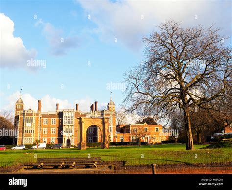 Charlton hi-res stock photography and images - Alamy