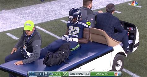 Chris Carson injury: Seahawks RB lands on IR with fractured leg ...