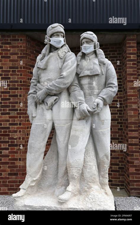 Alcock and brown statue hi-res stock photography and images - Alamy