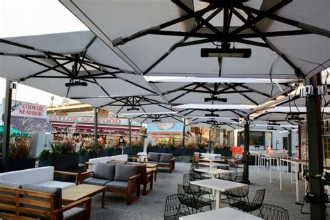 DC's Best Oyster Bar Now Has a Waterfront Location at the DC Wharf | Oyster bar, Waterfront ...