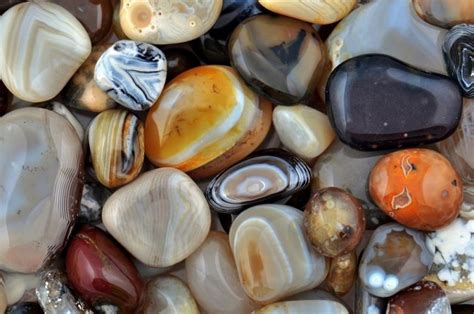 Agates: Ultimate Guide To Collecting Agates (What They Are and How To ...