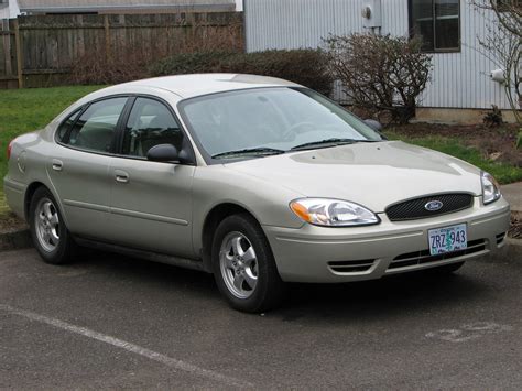 File:Ford Taurus (2005) (photograph by Theo, 2006).jpg - Wikipedia