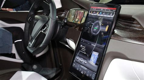 Tesla Model X: Forget "falcon-wings", the touchscreen dash is geek cred enough - SlashGear