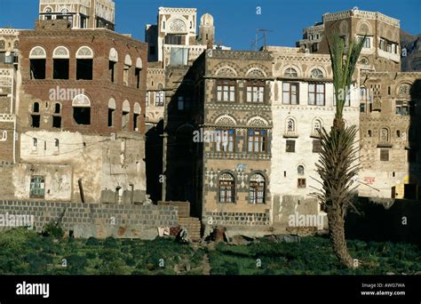 Traditional Yemeni houses in the Old City, Sana'a, Yemen Stock Photo - Alamy