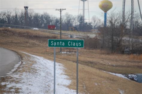 World’s Largest Santa Claus Statue – Less Beaten Paths of America Travel Blog