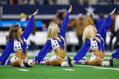 Cowboys' Cheerleaders Christmas Day Video Is Going Viral - The Spun