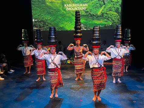 Mga katutubong sayaw ng Pilipinas, ibinida ng Pinoy dance group | ABS ...