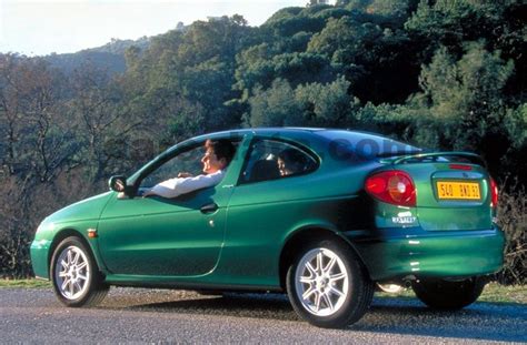 Renault Megane Coupe images (2 of 3)