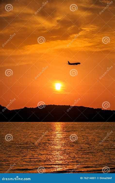 Silhouette of Passenger Airplane Landing at Sunset Stock Image - Image of morning, flying: 76214001