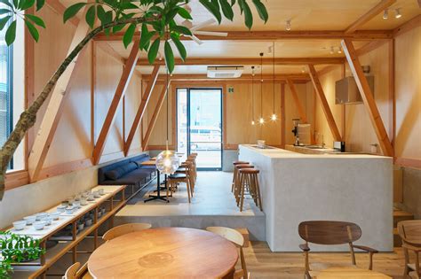 IDUMI Cafe + Residence / Tenhachi Architect & Interior Design | ArchDaily