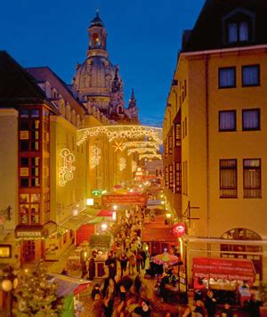 Traditioneller Weihnachtsmarkt an der Frauenkirche Dresden 2024