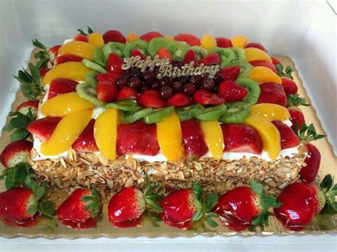 Pin by Evelyn Rabsatt on beatiful cakes | Fresh fruit cake, Fruit ...