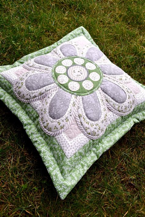 Pdf Pattern for Decorative Pillow With Flower Appliqué Pattern Decorative Pillow Pdf - Etsy