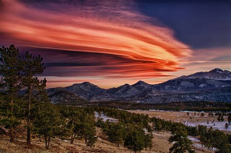 A lenticular cloud over Rocky Mountain National Park just after sunset by Richard H. Hahn [2500 ...