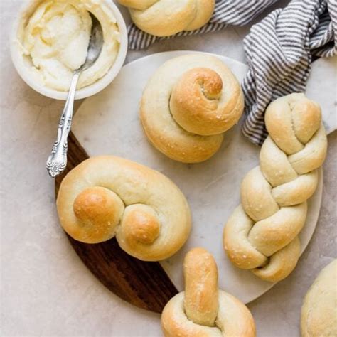 5 Best Ways to Shape Bread Rolls | Handle The Heat