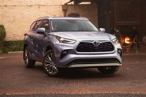 2023 Toyota Highlander Platinum: What Does This Fully-Loaded SUV Offer?