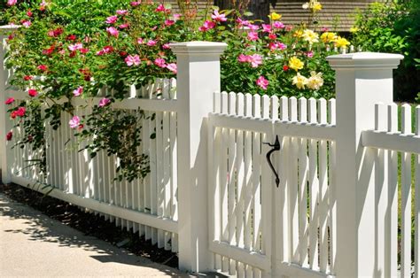 Picket Fence Designs (Pictures of Popular Types) - Designing Idea