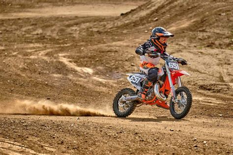 5 Best Dirt Bikes for Kids & Youth [2024 Beginner's Buying Guide]